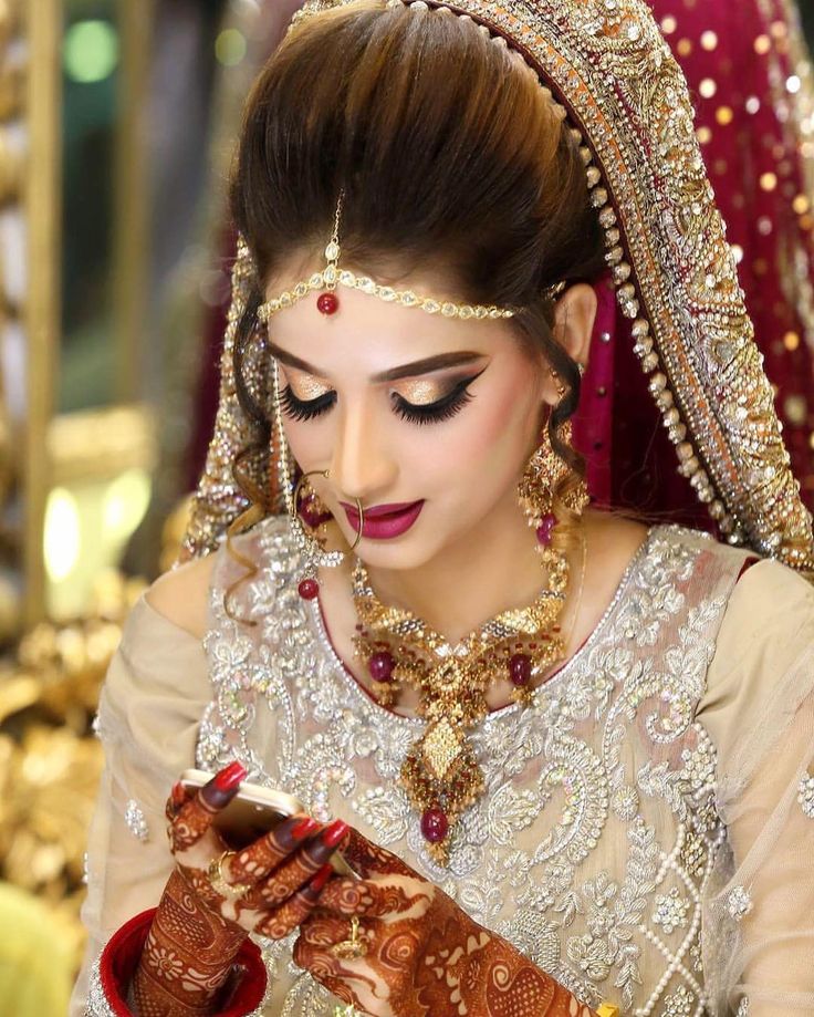 beautician, bridal makeup artist
